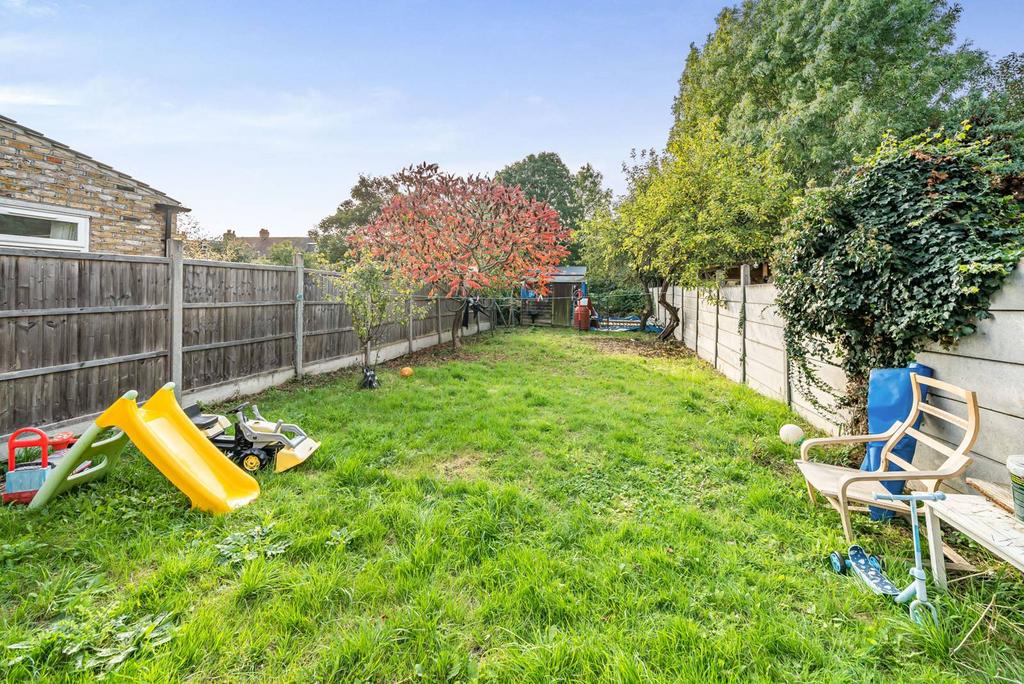 Westward Road, Chingford, London, E4 1 bed bungalow for sale £370,000