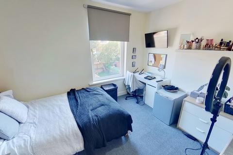 4 bedroom end of terrace house to rent, 13 Ednaston Road, Dunkirk