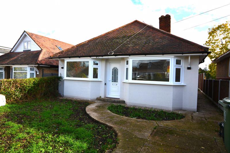 St. Andrews Crescent, Windsor 3 bed detached bungalow £2,350 pcm (£