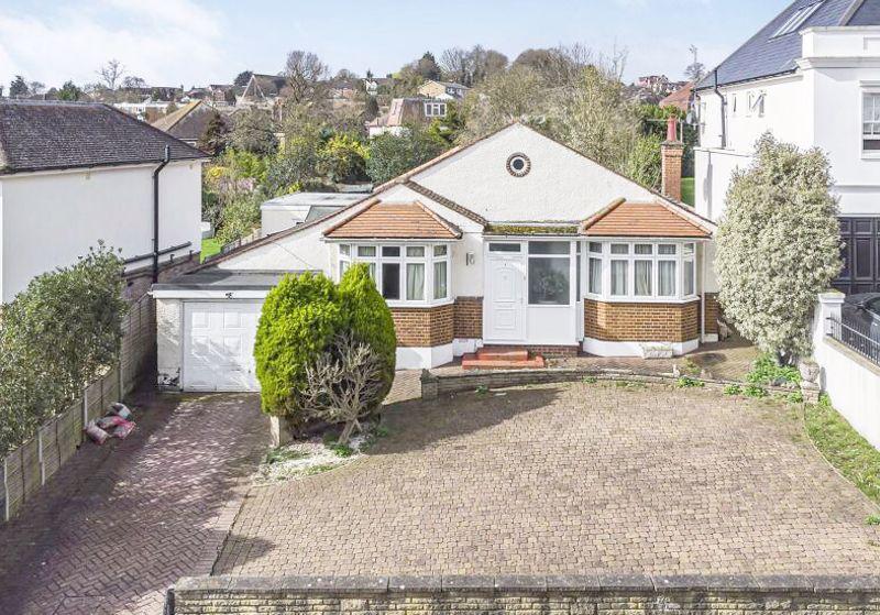 Tolmers Road, Cuffley EN6 4 bed detached bungalow to rent £1,900 pcm