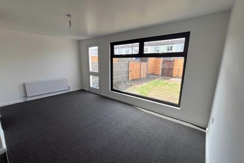 15 Larkspur Close, South Ockendon, RM15 6JQ