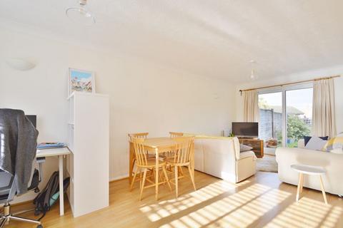 3 Abingdon Close, Thame, OX9 3GB