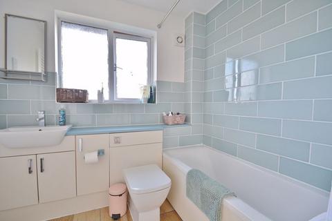 3 Abingdon Close, Thame, OX9 3GB