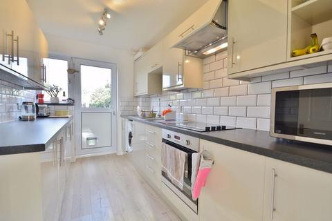 3 Abingdon Close, Thame, OX9 3GB