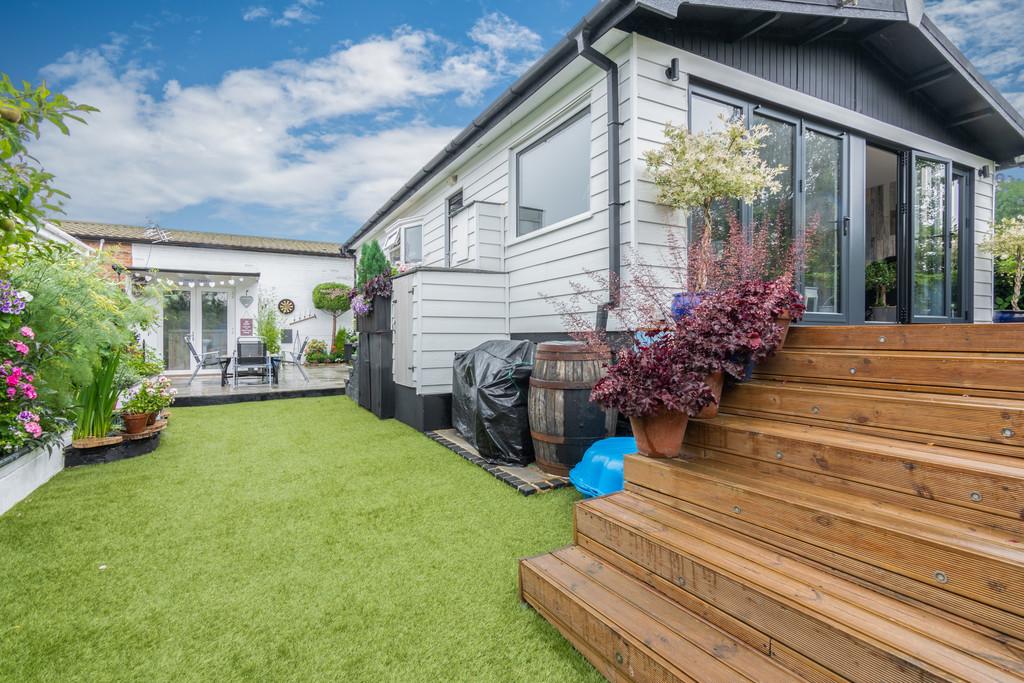 Lippitts Hill, Loughton 2 bed mobile home for sale £199,995