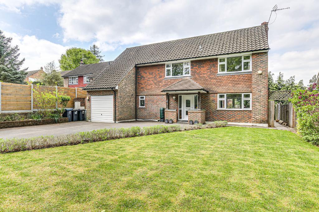 Shord Hill, Kenley, CR8 5SH 4 bed detached house to rent £2,750 pcm