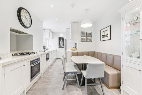 3 bedroom flat to rent, Iverna Court, London