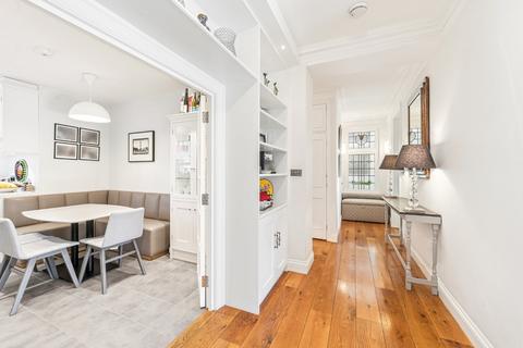 3 bedroom flat to rent, Iverna Court, London