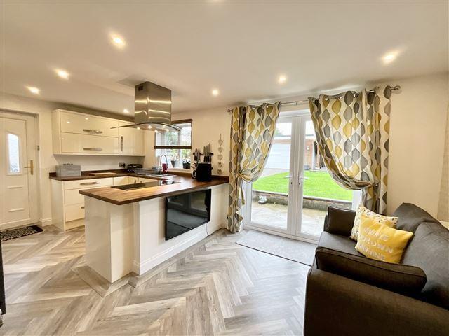 Kitchen/dining/living space