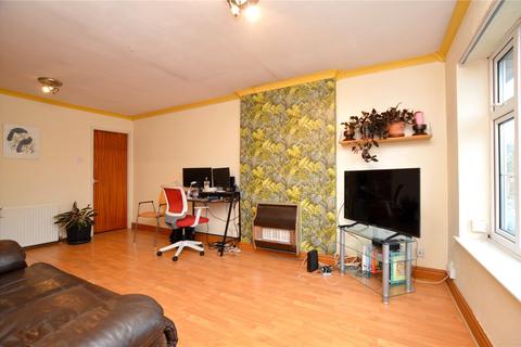 2 bedroom apartment for sale - Fieldway Avenue, Leeds, West Yorkshire