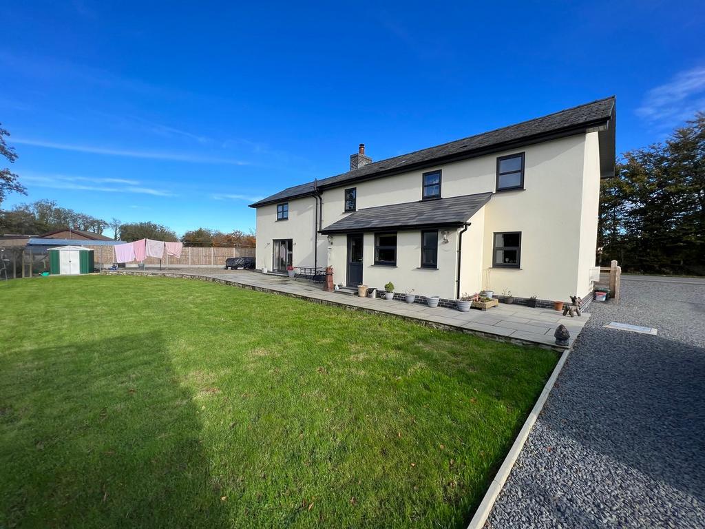 Cross Inn, Llanon, SY23 4 bed detached house for sale £445,000