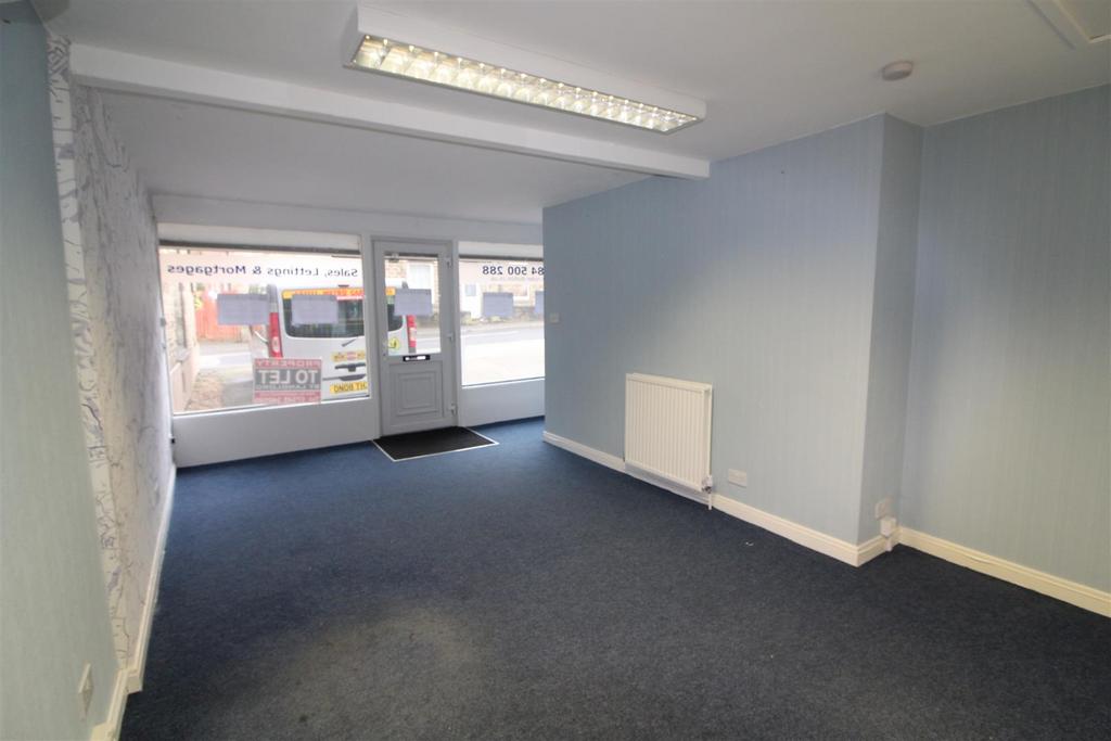 Commercial Road, Skelmanthorpe, Huddersfield, HD8 9DA Retail property