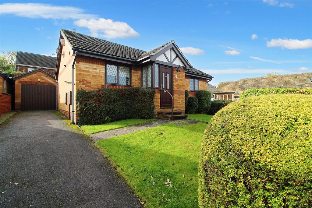 Pen Nook Close, Deepcar, Sheffield, S36 2TY 2 bed detached bungalow for