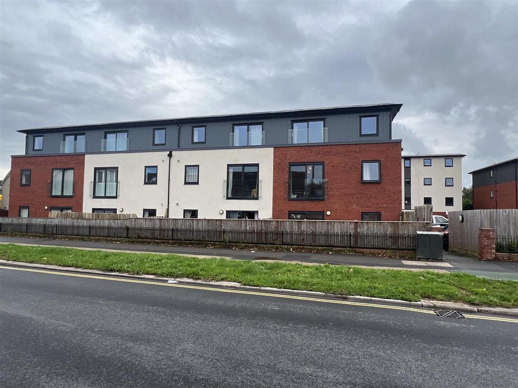 Burnthouse Lane, Exeter EX2 2 bed flat for sale £210,000