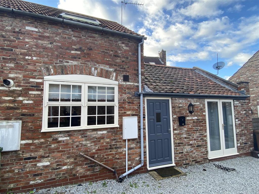 Bridgegate, Howden 1 bed cottage £595 pcm (£137 pw)