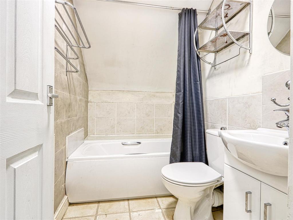 Ensuite bathroom - bedroom 2