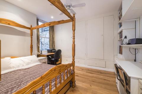 3 bedroom flat to rent, Queen's Gate Gardens, London SW7