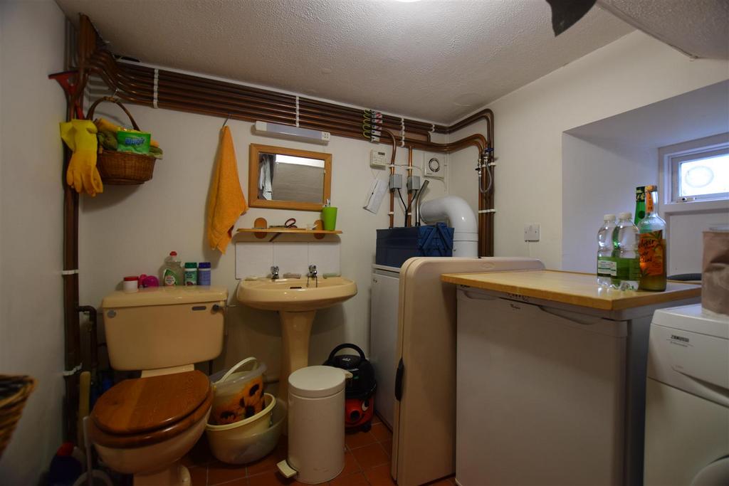 Utility Room / WC