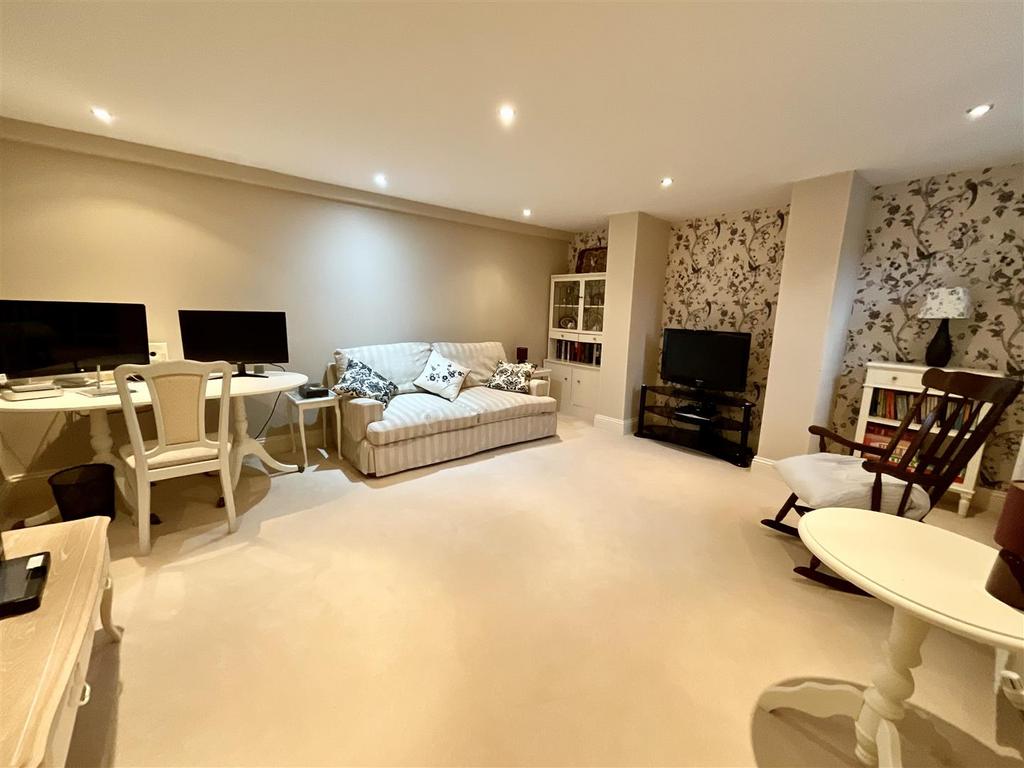 4 D81 BA77-77 DD-428 E-B7 DE-AE59 DC293669.jpeg