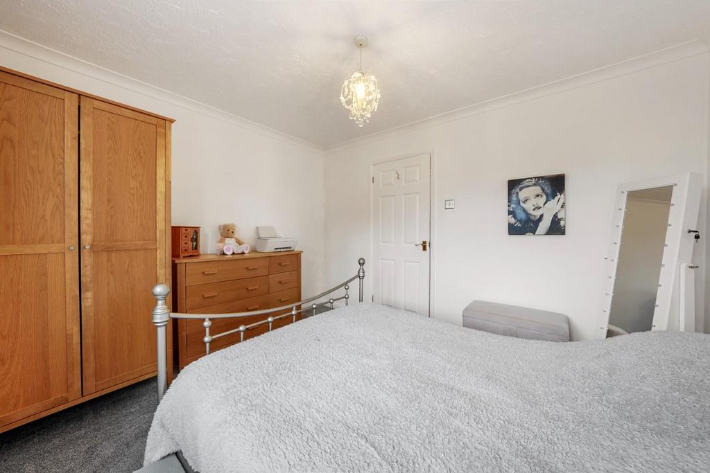 13 Hampstead Gardens, Chadwell Heath - gq DKQs NWWir