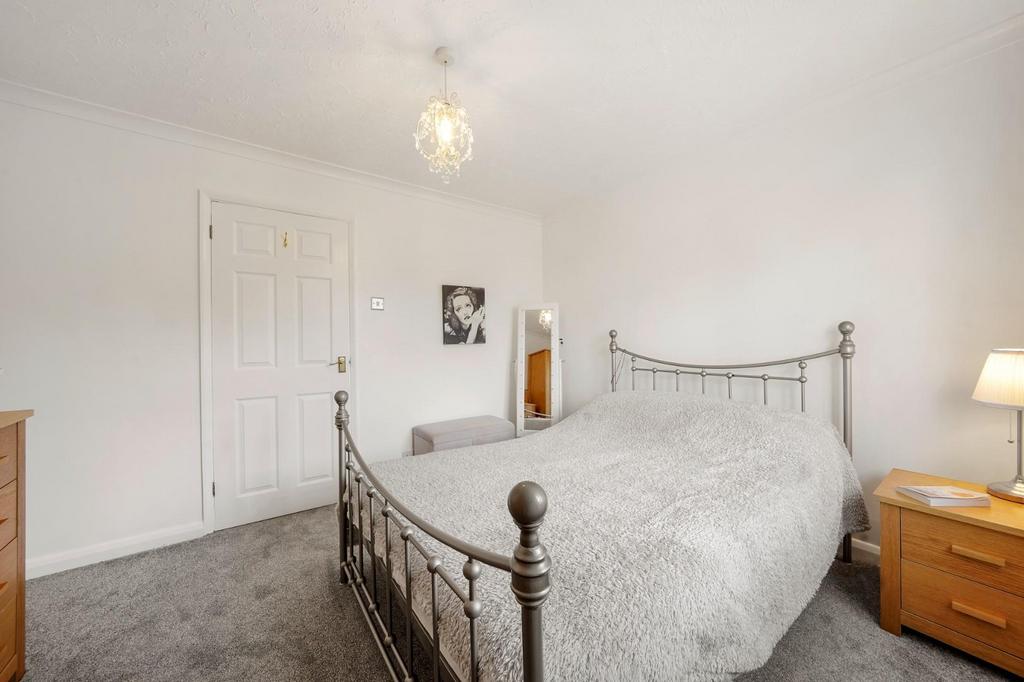 13 Hampstead Gardens, Chadwell Heath - K7n LEHOEil Y