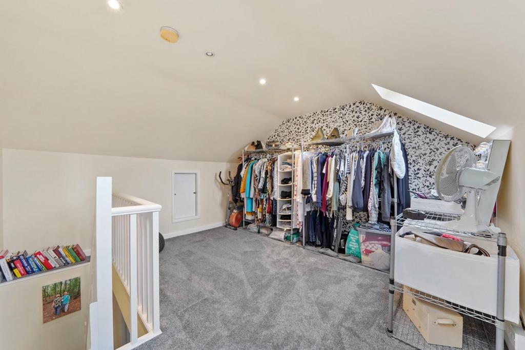 13 Hampstead Gardens, Chadwell Heath - q Qa10cikdoq