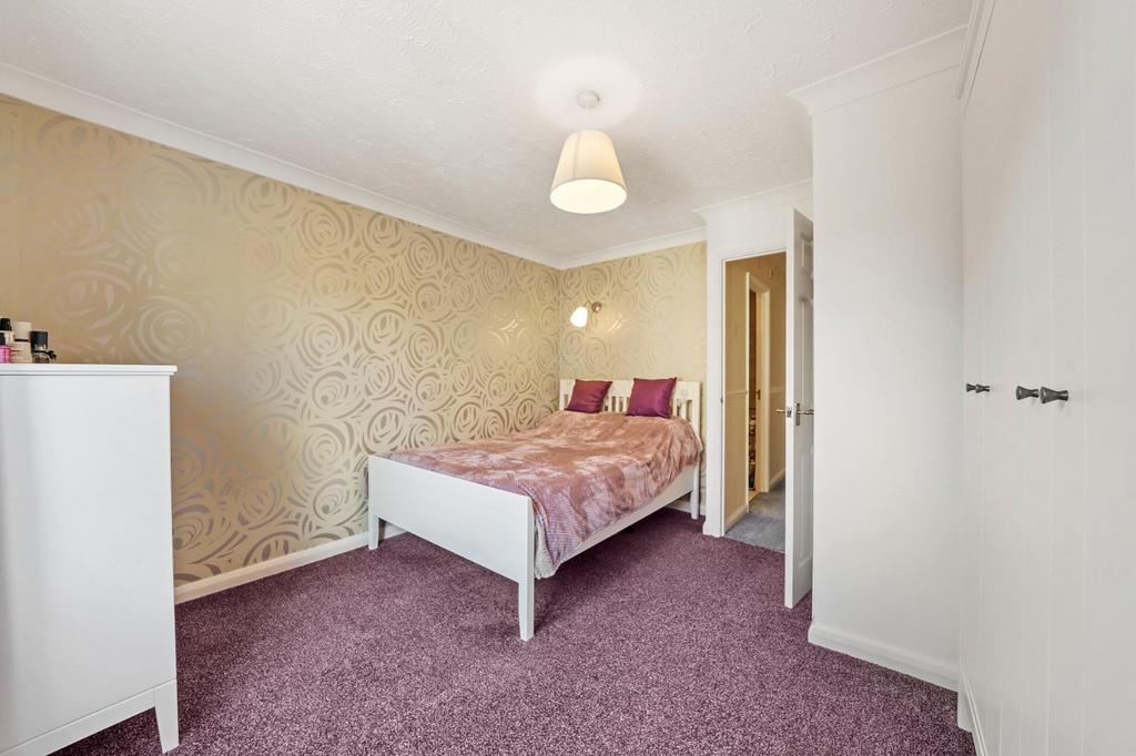 13 Hampstead Gardens, Chadwell Heath - Y5 Vazdfml CV