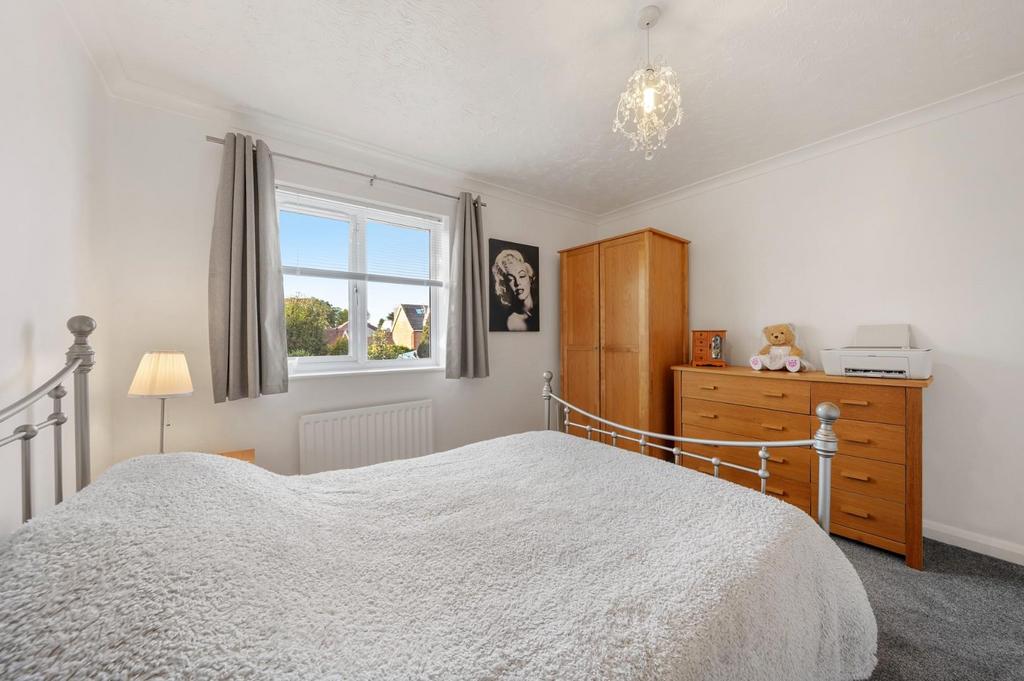 13 Hampstead Gardens, Chadwell Heath - z UTx4z Gup R6