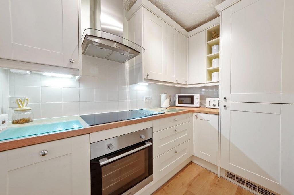 13 Hampstead Gardens, Chadwell Heath - OAKe JOxn Bp T