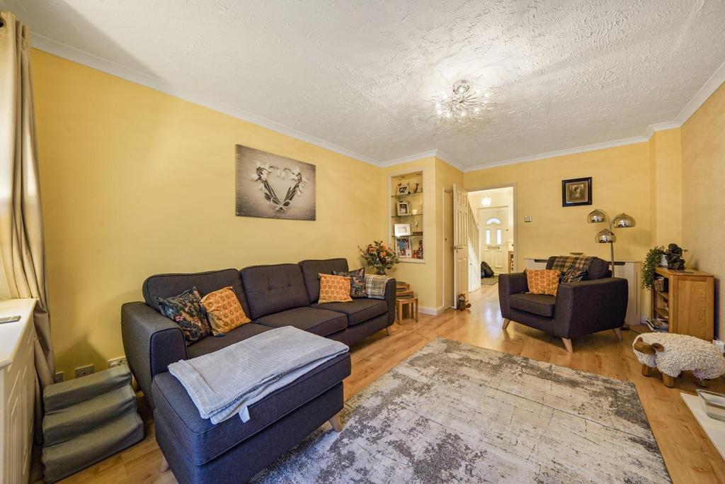 13 Hampstead Gardens, Chadwell Heath - 4 SRj9 KVlngq