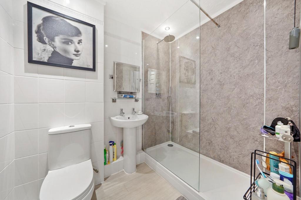 13 Hampstead Gardens, Chadwell Heath - 0xmj5i Dhns4