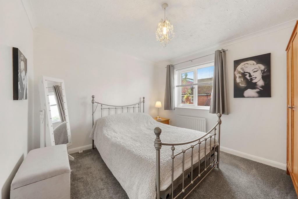 13 Hampstead Gardens, Chadwell Heath - 07 D2 ZJ07 QHA
