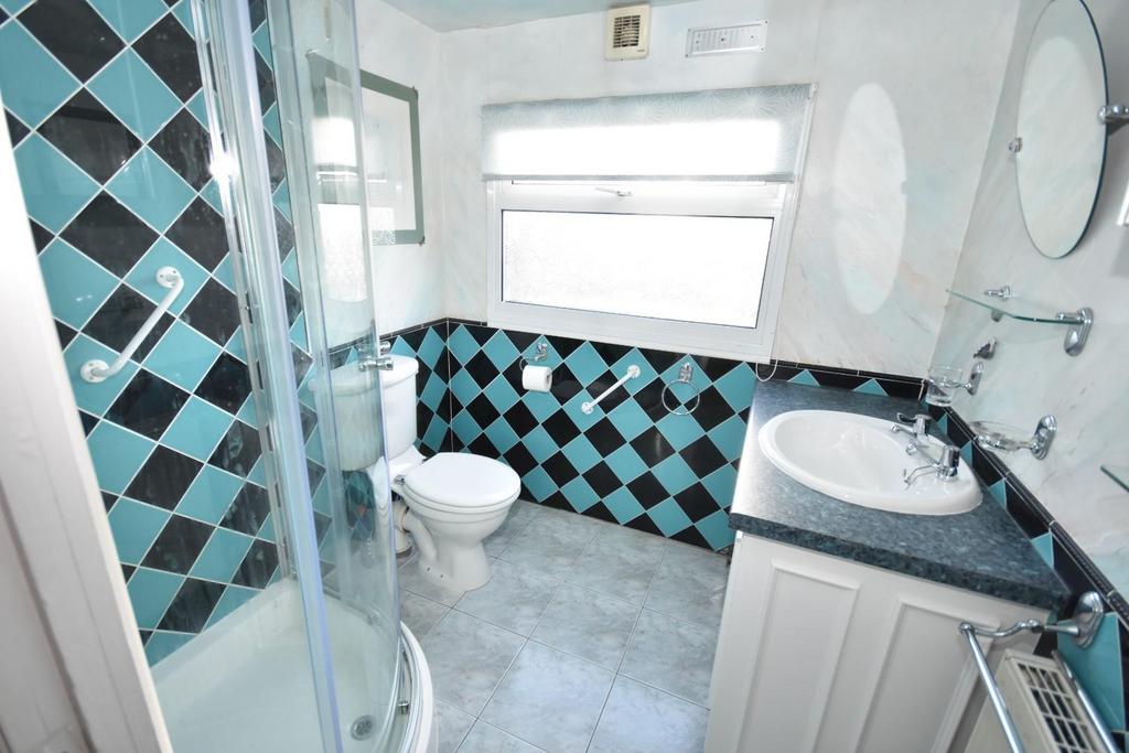 Shower room.jpg