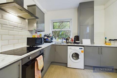 4 bedroom terraced house to rent, Thackeray Road, Southampton