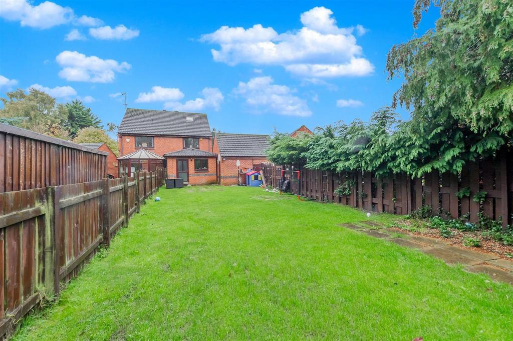 Wood Grove, Leeds 3 bed semidetached house for sale £265,000