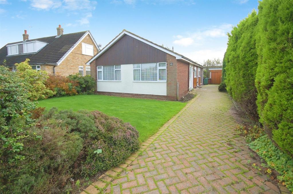 Springmead Drive, Garforth, Leeds 3 bed detached bungalow - £310,000