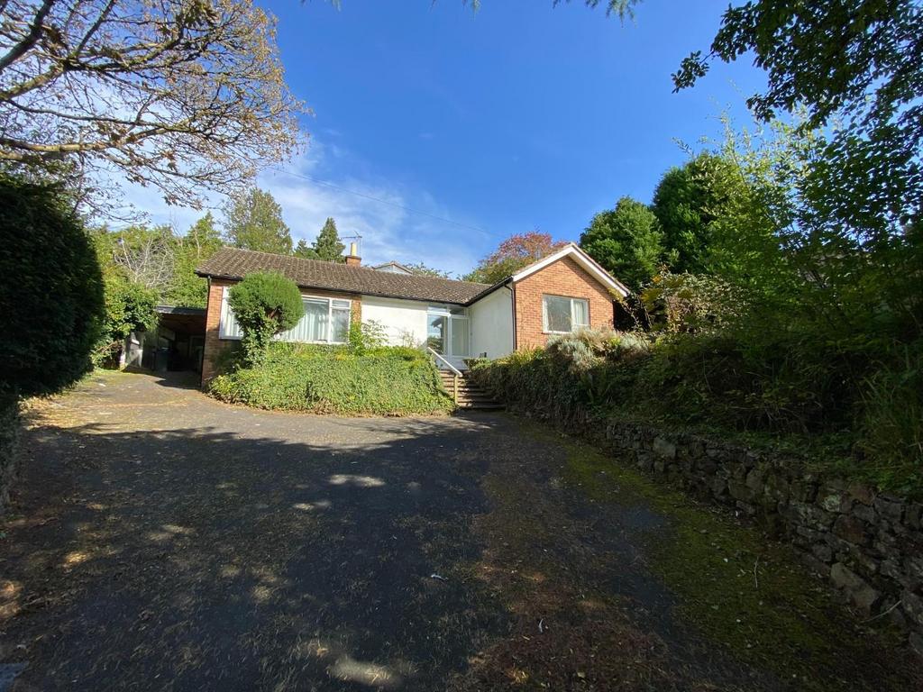 Smiths Lane, Snitterfield, StratforduponAvon 4 bed detached bungalow