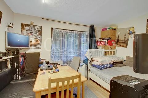 1 bedroom ground floor flat for sale, Harp Island Close, London, NW10