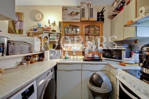 1 bedroom ground floor flat for sale, Harp Island Close, London, NW10