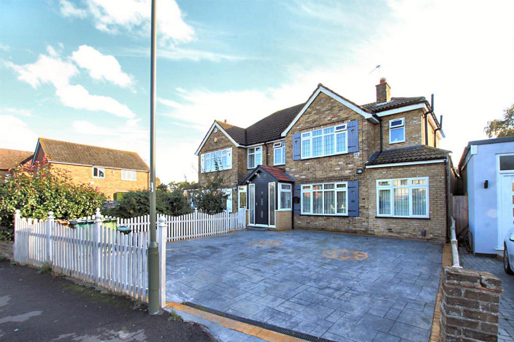 Oaks Road, StainesUponThames TW19 4 bed semidetached house for sale