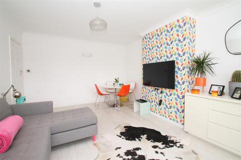 2 bedroom maisonette for sale - The Walk, Potters Bar EN6
