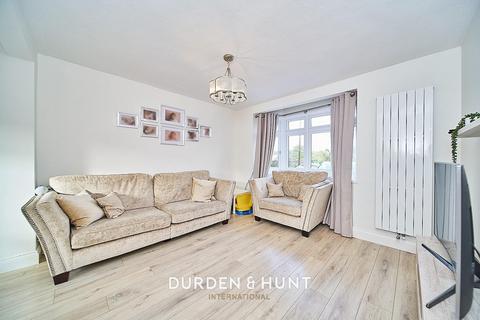 34 Archibald Road, Romford, RM3 0RH