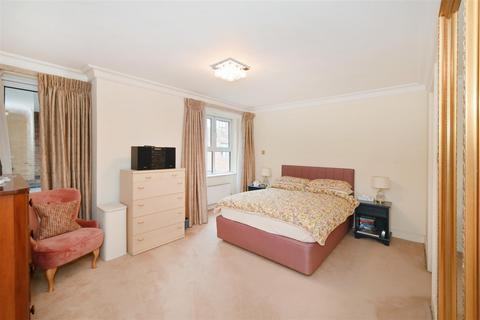 3 bedroom flat for sale, Beverly House, Park Road, St Johns Wood, London NW8