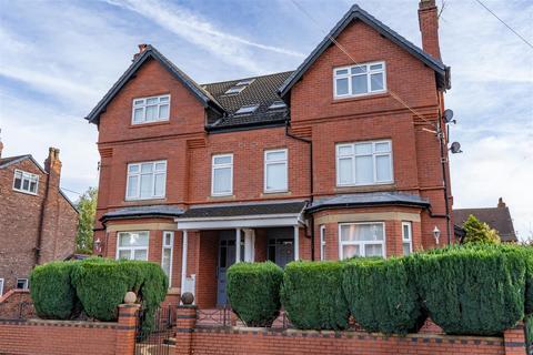 Flat 3, 6 Arnold Road, Manchester, M16 8NQ