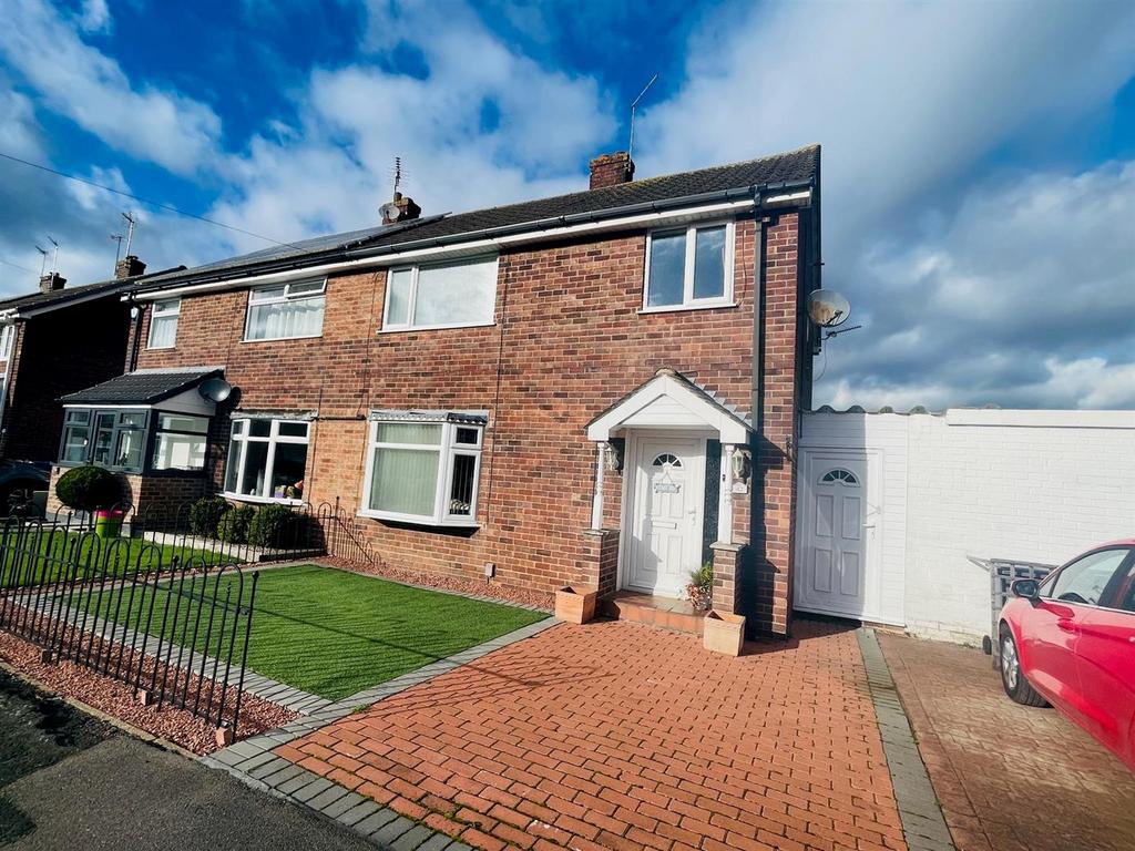St. Lawrence Boulevard, RadcliffeOnTrent, Nottingham 3 bed semi