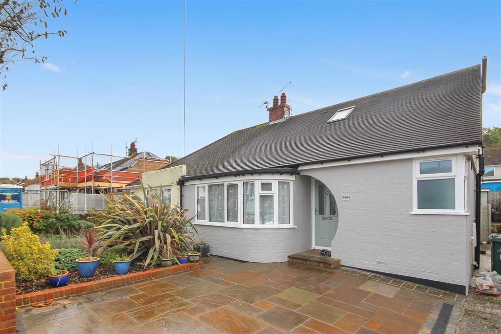 Mackie Avenue, Patcham, Brighton 4 bed semidetached bungalow £1,895 pcm (£437 pw)