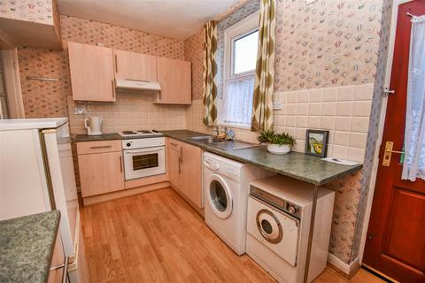 2 bedroom terraced house for sale, Cranbrook Avenue, Hull