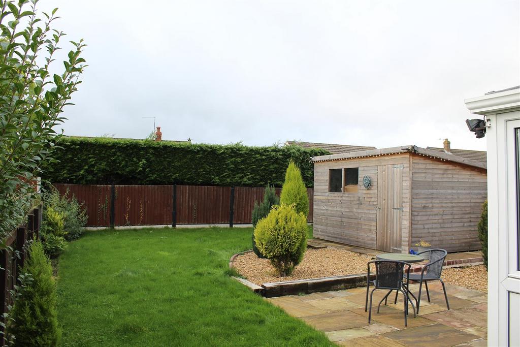 Hawthorne Drive, HolmeOnSpaldingMoor, York 2 bed semidetached
