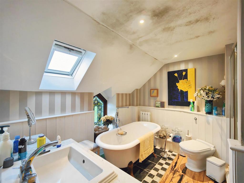 En Suite Bathroom