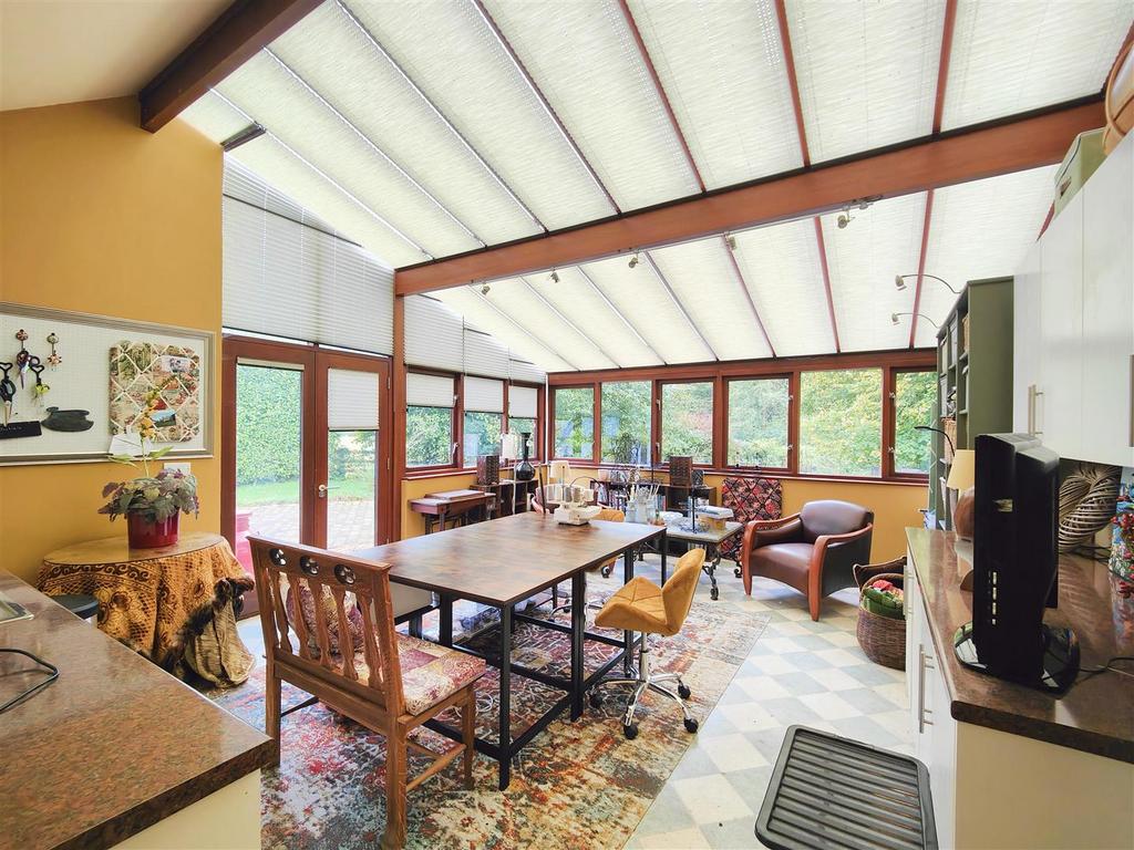 Studio/Home Office/Workroom